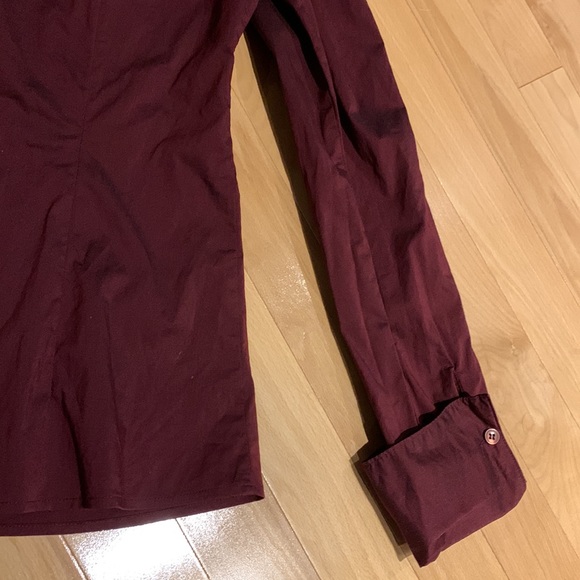 VEUC RW&CO Long Sleeve Shimmery Burgundy Blouse with pattern - size M - Picture 14 of 16